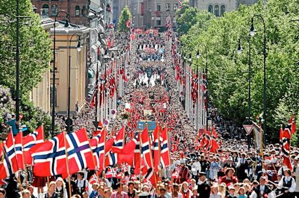 17 mai på Karl Johan, Oslo